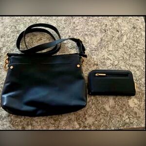 Navy Thirty-One purse and wallet